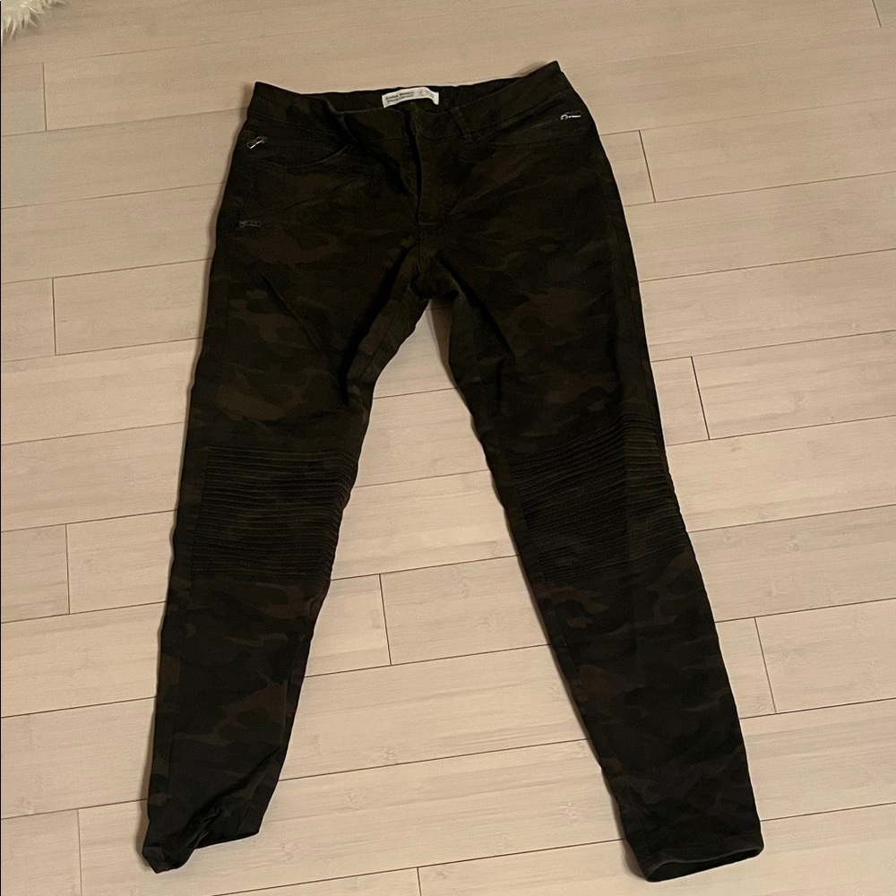 Zara Basic Z1975 Dark Denim Camo Jeans
